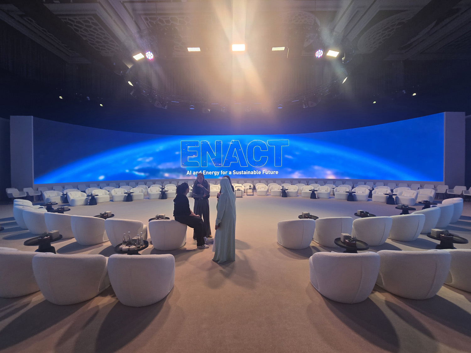 WHY THE STRONGEST CORPORATE EXPERIENCES FEEL HUMAN