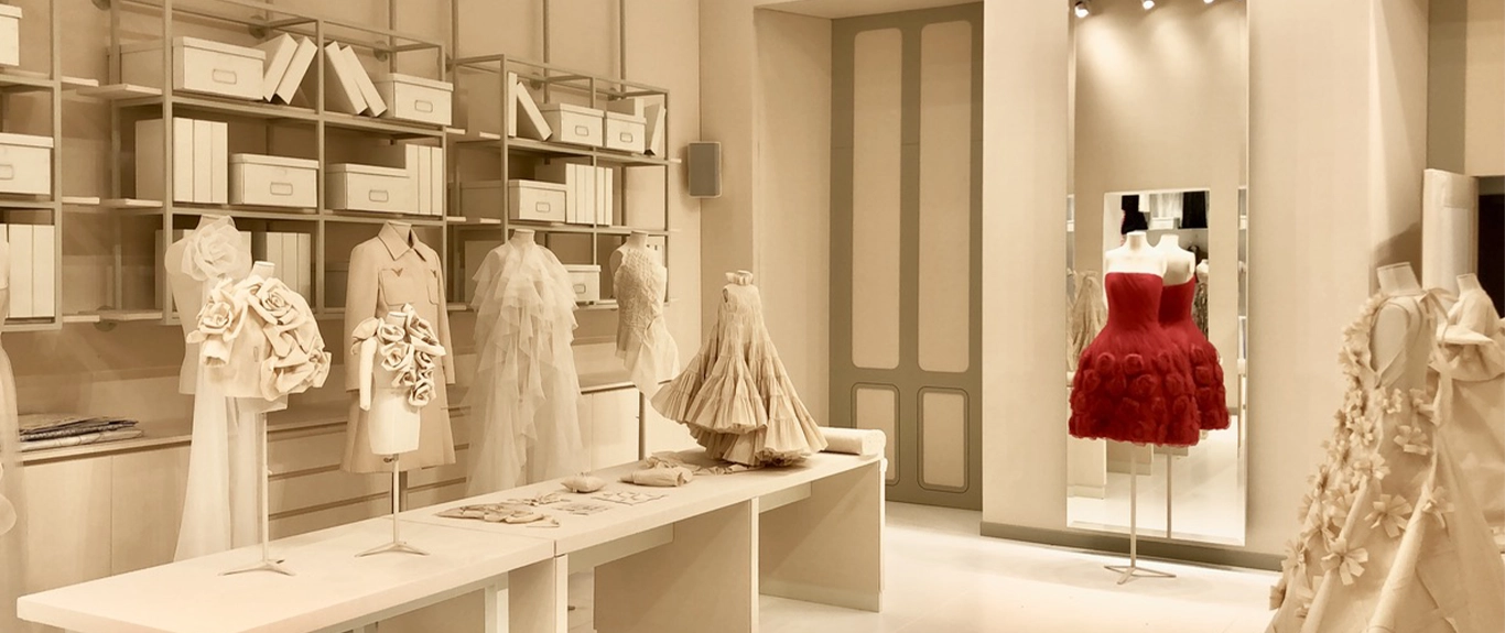 FROM VISUAL MERCHANDISING TO IMMERSIVE ENVIRONMENTS